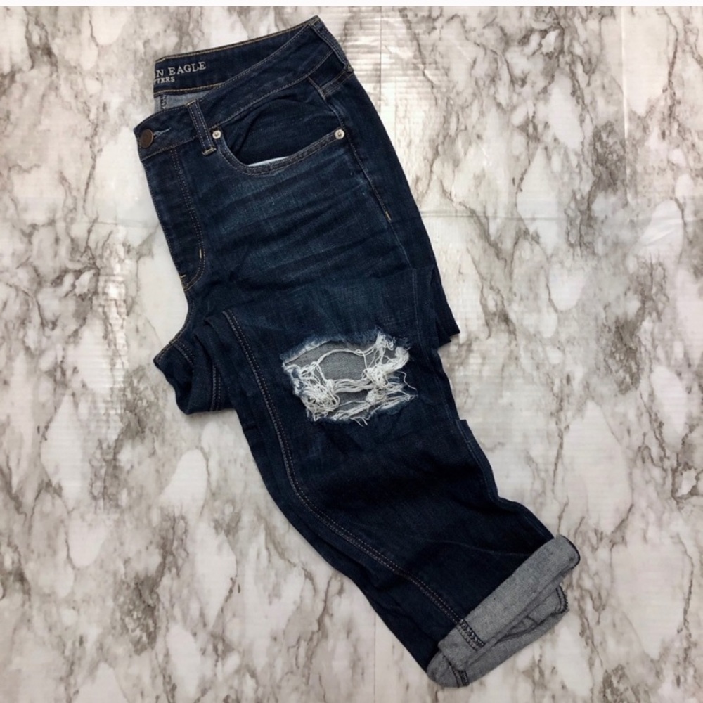 American eagle distressed Tom girl jeans